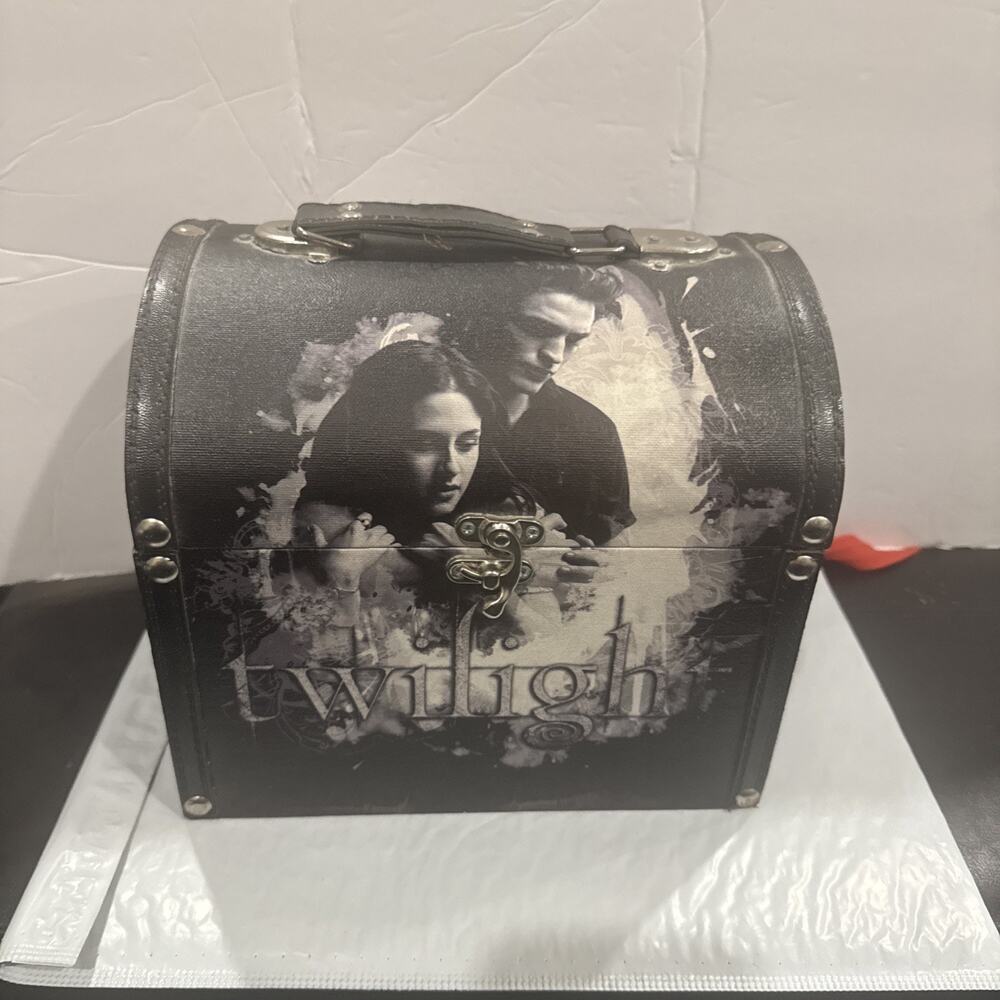 Twilight Saga Edward Bella Trinket Chest NECA Jewelry Box Black Gothic Used